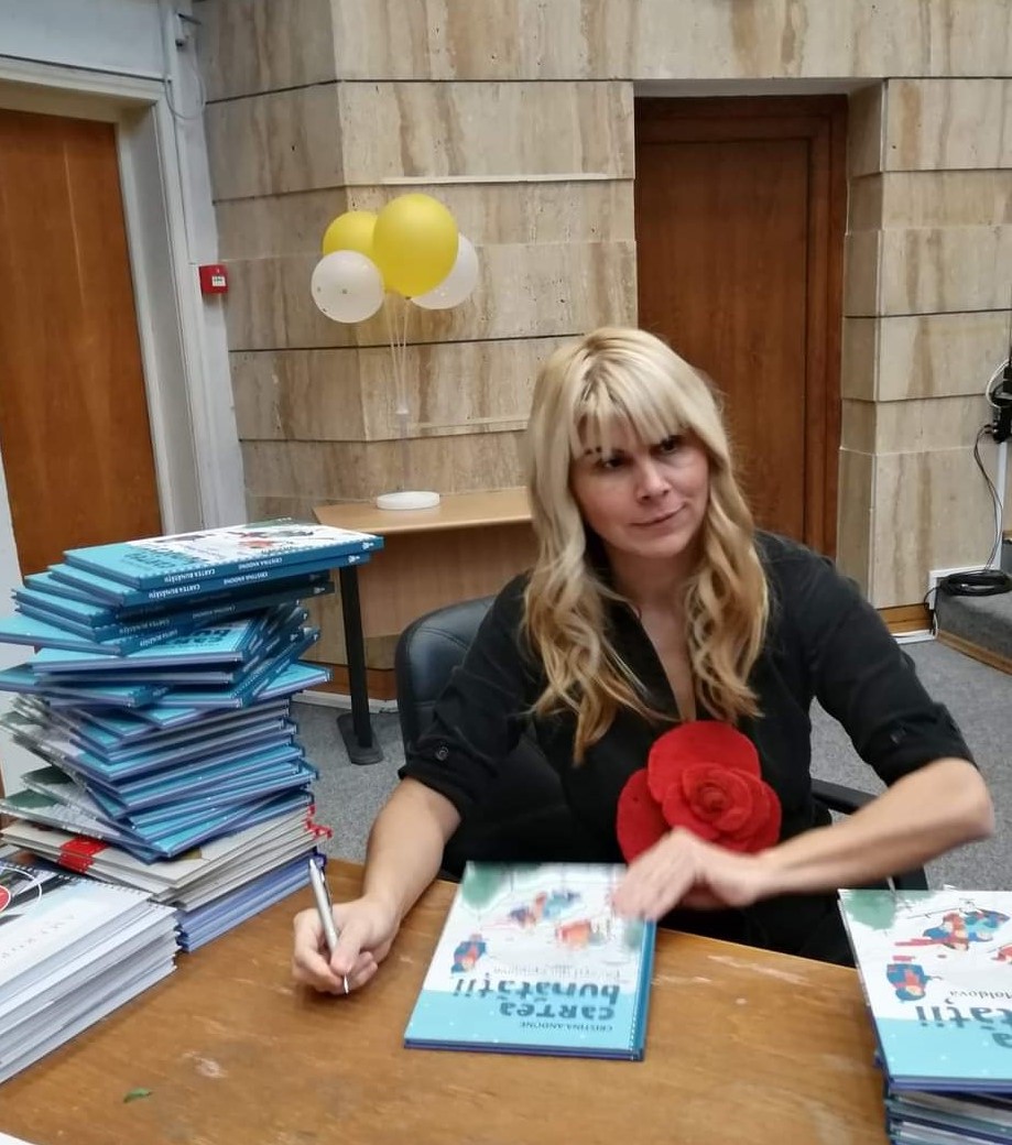 AUDIO | Scriitoarea Cristina Andone: Povestea este antrenament de empatie, de generozitate, de bunătate!