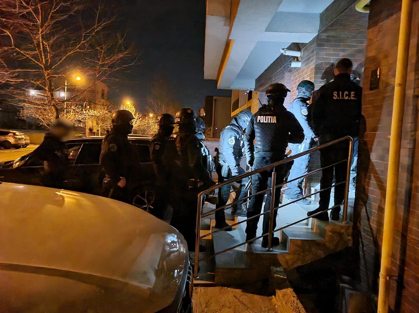 Judeţul CONSTANŢA: Percheziţii într-un dosar de contrabandă cu țigări și comercializare de substanțe dopante