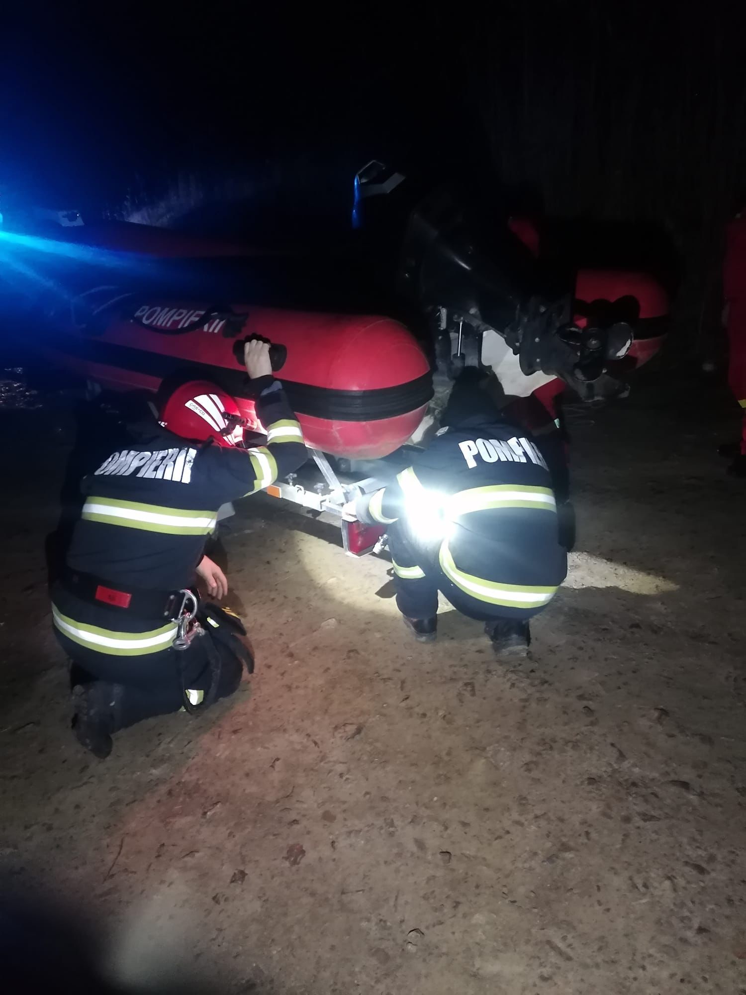 Un bărbat şi un minor au dispărut pe lacul Razelm, în apropierea Insulei Popina