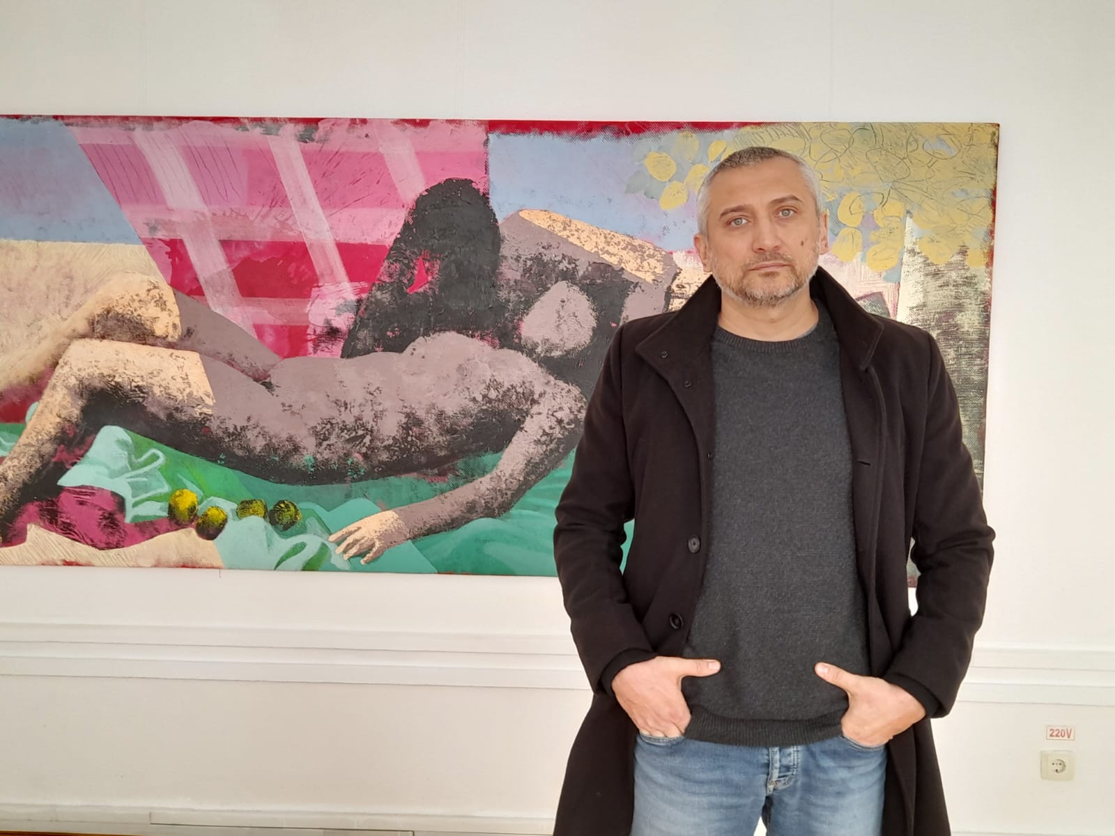 “Piele pe piele” – tablourile pictorului Alexandru Rădvan expuse la Muzeul de Artă