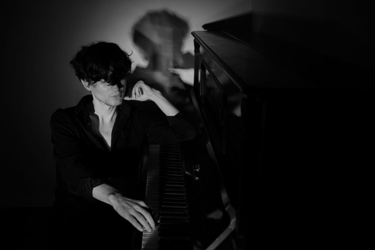 Pianistul Andrei Irimia își începe turneul „Lights and Shadows” la Constanța