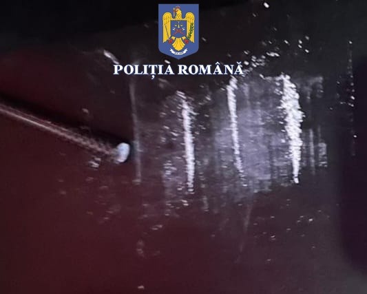 CONSTANȚA: Trei indivizi, inclusiv un băiat de 14 ani, prinși cu droguri asupra lor