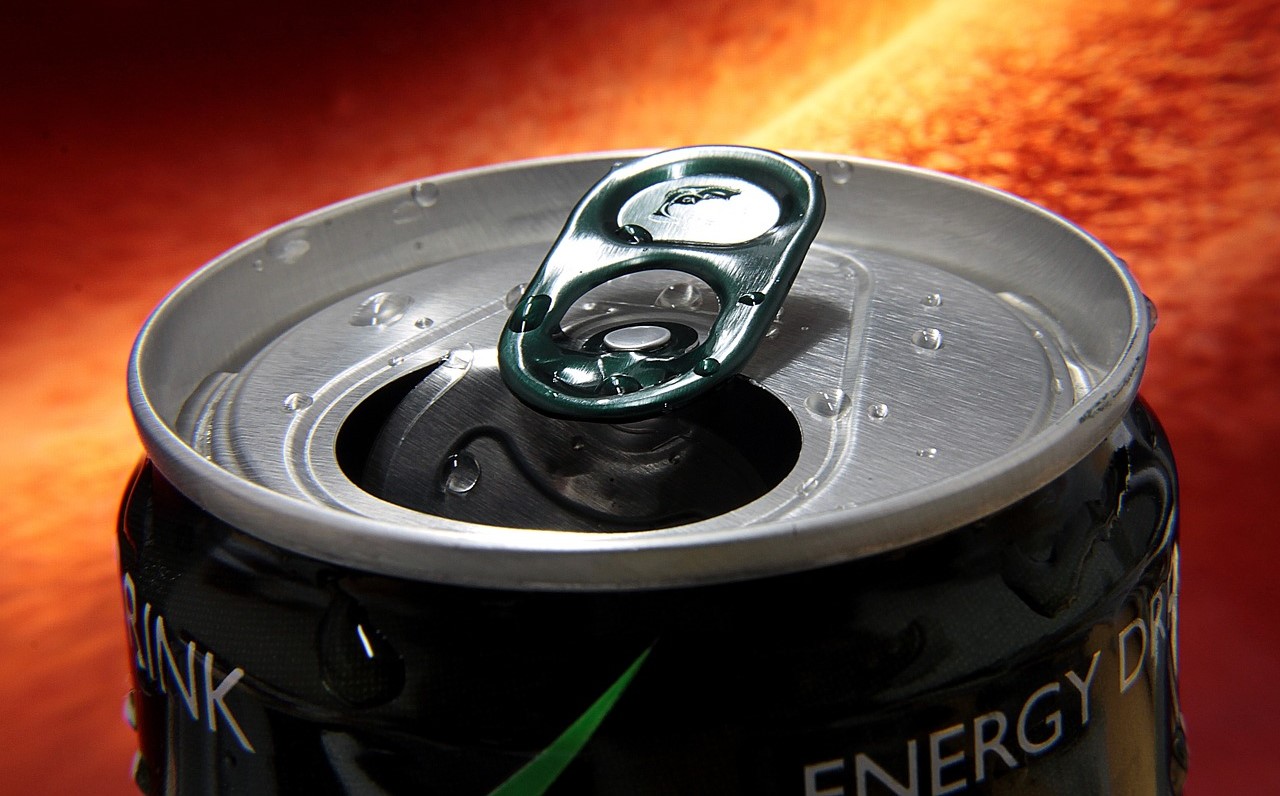 Distribuirea băuturilor energizante către minori ar putea fi interzisă