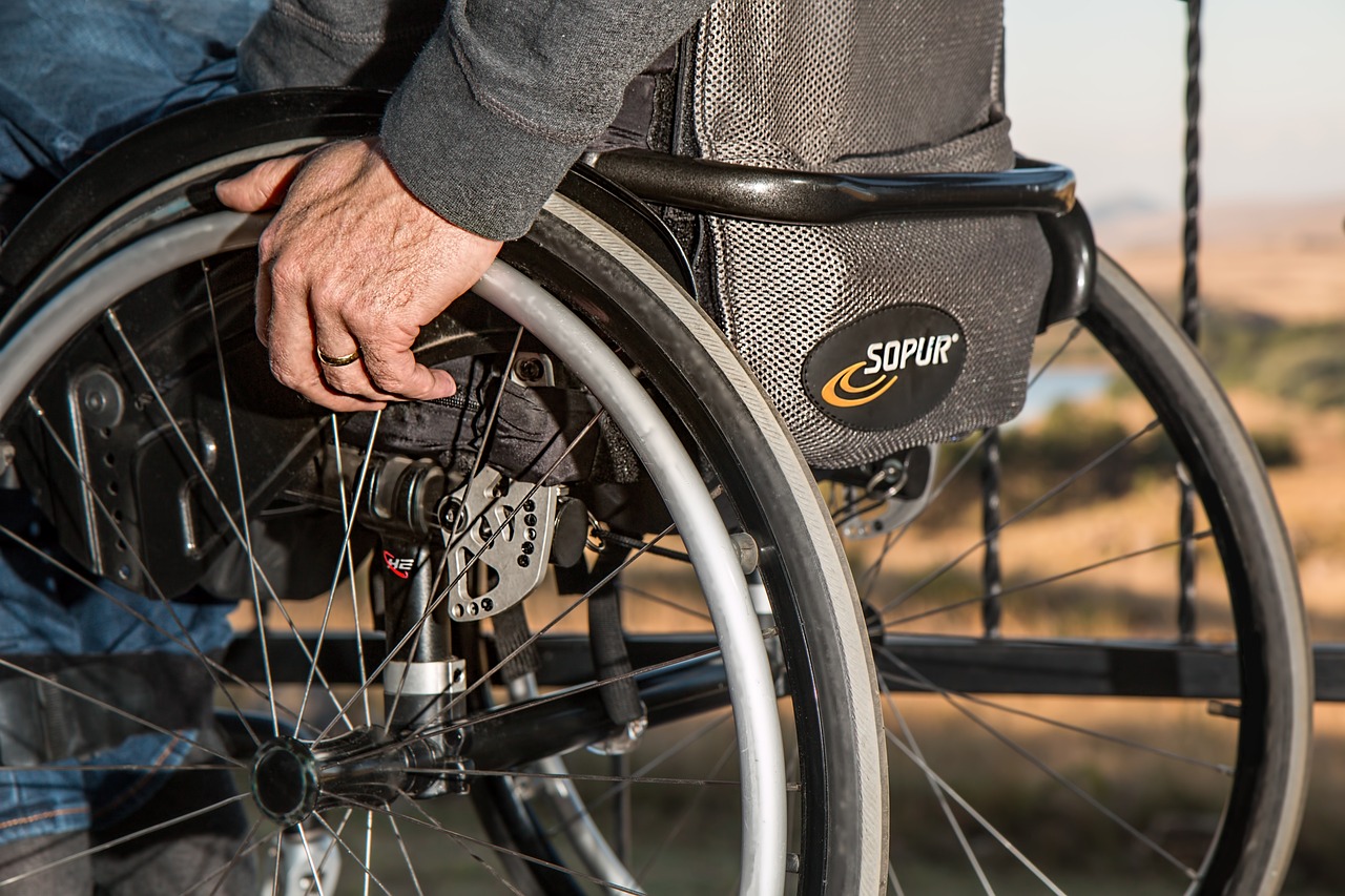 Refuzul de a asigura serviciile de transport gratuit pentru persoanele cu handicap va fi considerat contravenţie