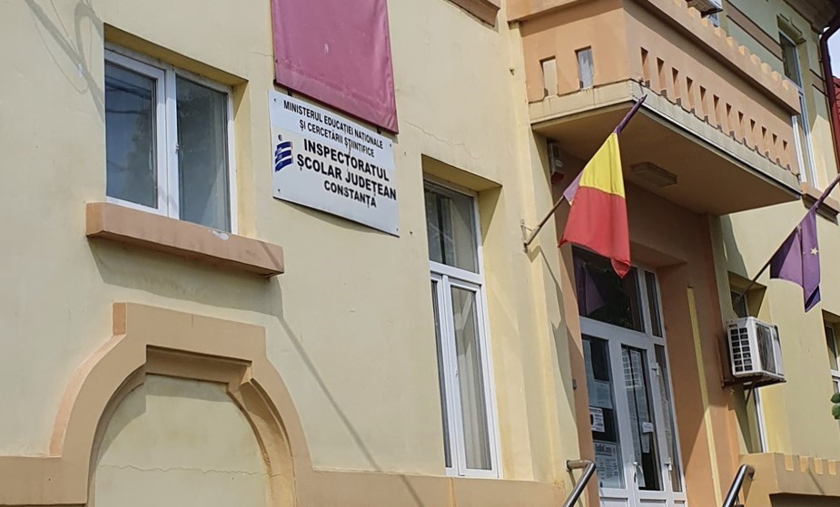 AUDIO | Directorii de școli din județul Constanța parcurg zeci de kilometri ca să ridice personal, de la sediul IȘJ, tichetele sociale pentru elevii defavorizați