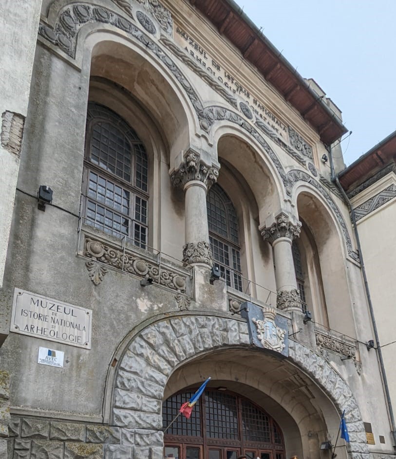 CONSTANȚA: Peste 400.000 de repere istorice trebuie mutate din clădirea veche a Muzeului de Istorie, care intră în reabilitare