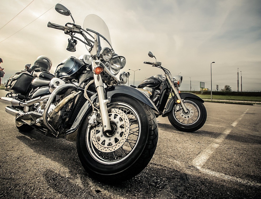 Circulaţia motocicletelor și a ATV-urilor, interzisă pe timpul nopţii. Vi se pare o măsură bună?