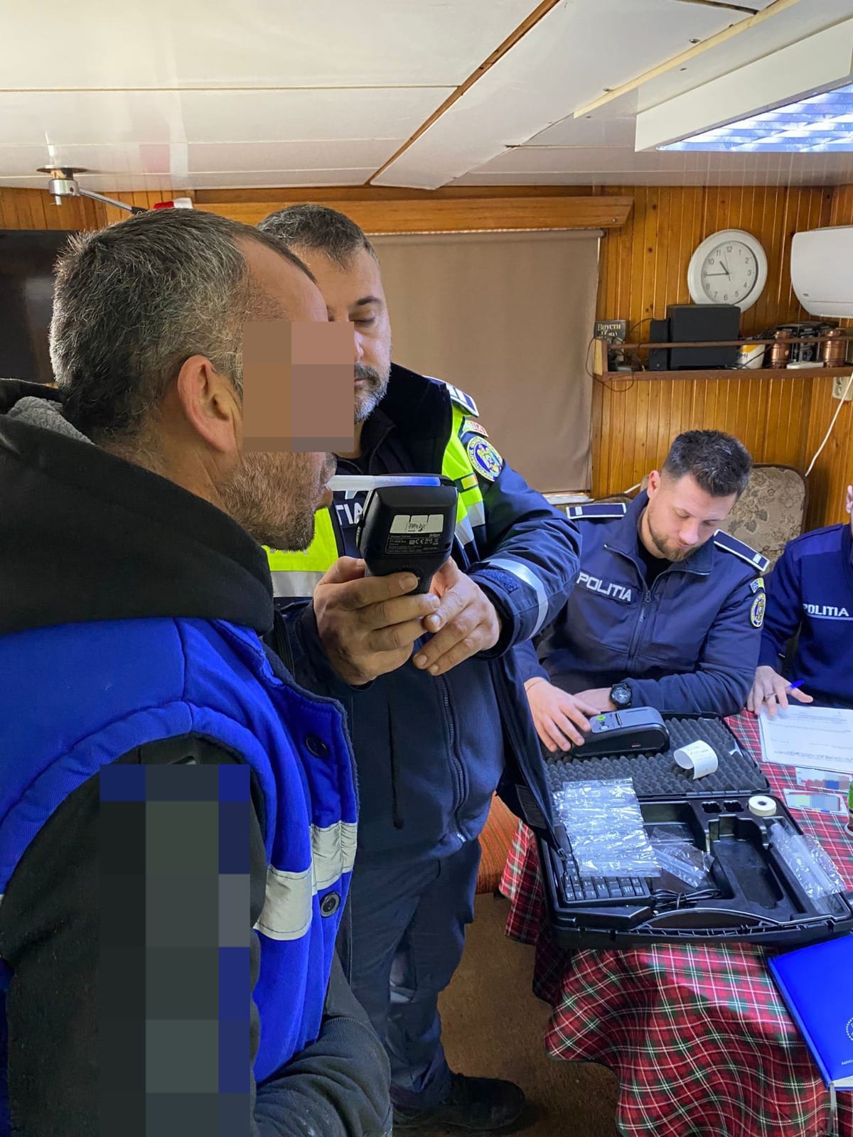 Controale pentru creșterea siguranței navigației pe Dunăre, derulate de polițiștii de la Transporturi și ANR