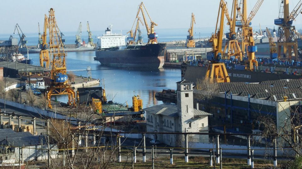 Lucrări de dragaj, printr-un proiect de un miliard de lei, în porturile Constanța, Midia și Mangalia