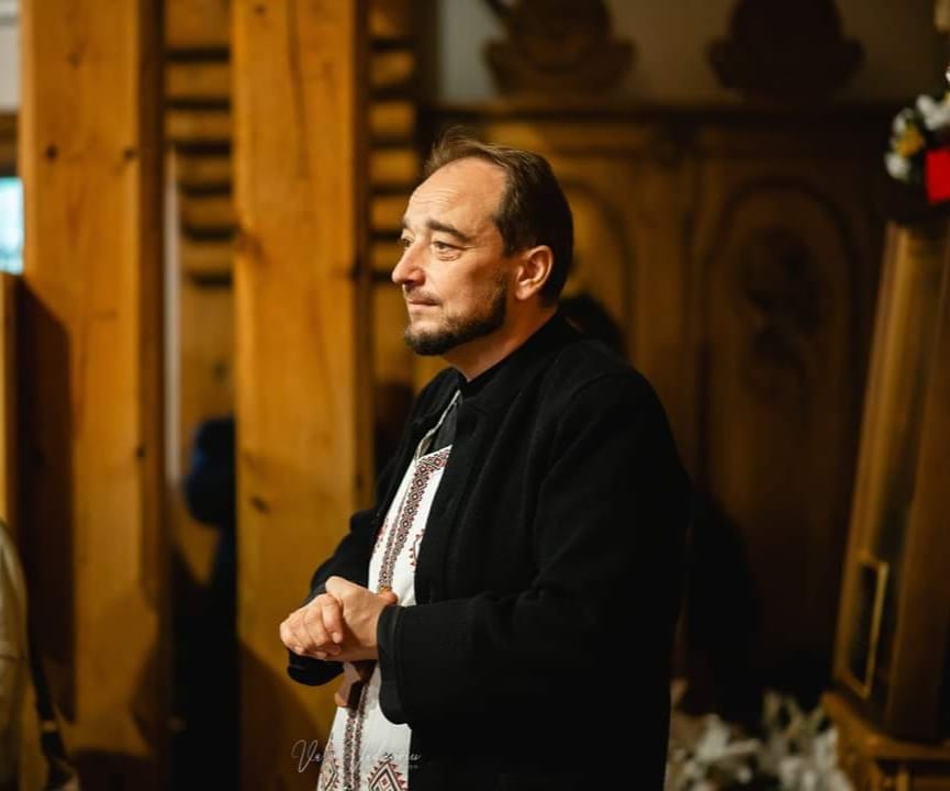 Preotul Claudiu Banu ne aduce aminte cât de încărcată spiritual este Vinerea Mare