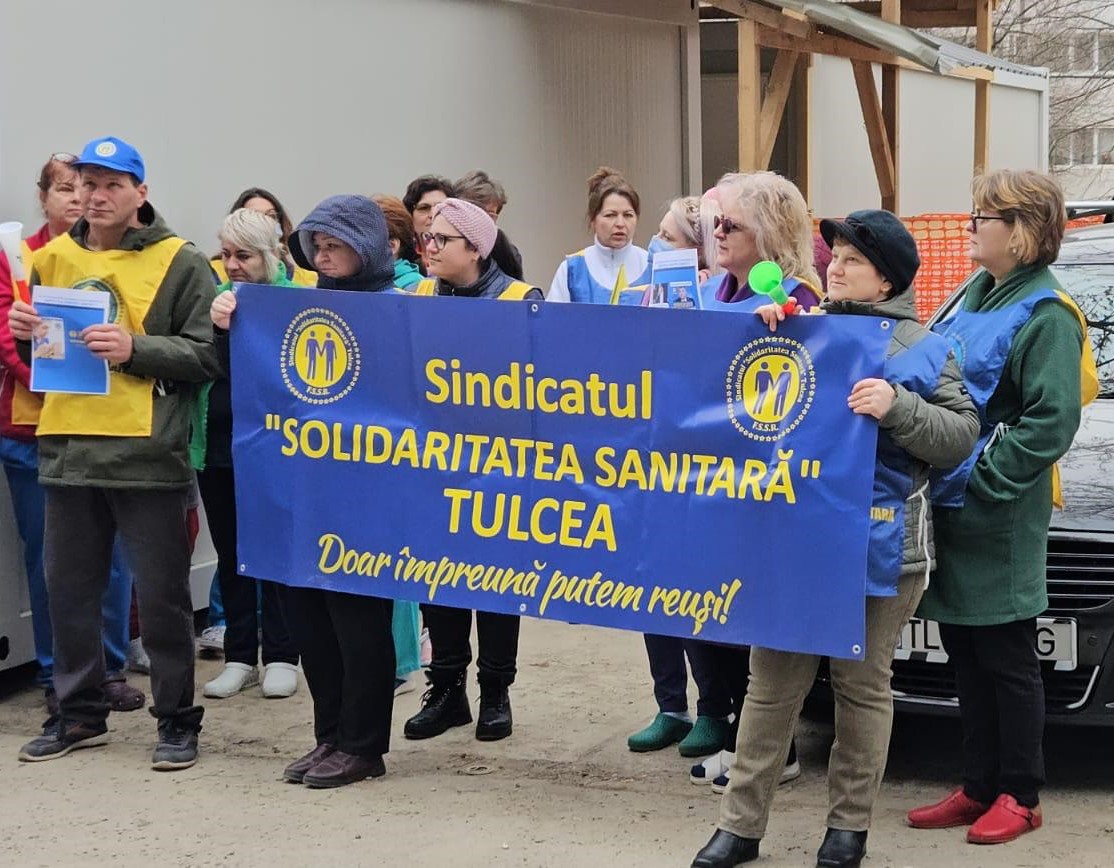 TULCEA: Protest al sindicaliștilor din sănătate, în curtea Spitalului Județean