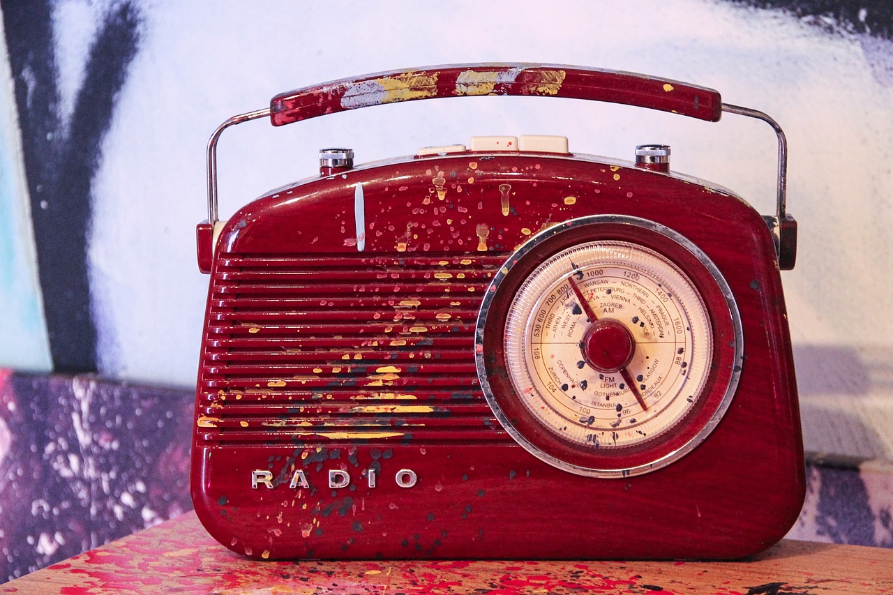 13 februarie, Ziua Internațională a Radioului. Conf. univ. Raluca Petre: “Dacă oamenii vor să afle lucruri bune, se îndreaptă către radiourile unde informațiile sunt clare, verificate și întotdeauna de folos pentru viața lor”