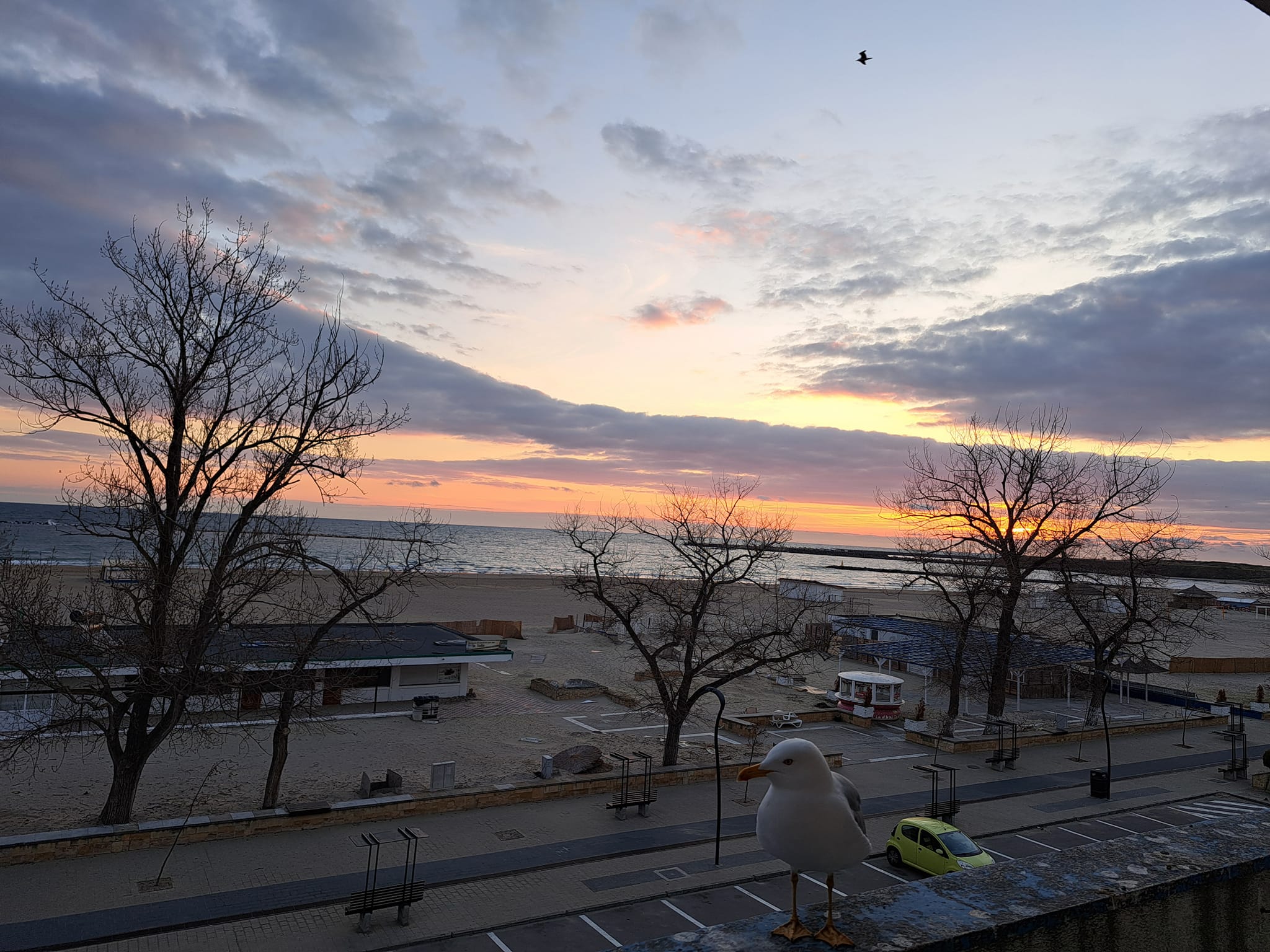 Vremea se menține caldă, în Dobrogea și pe litoral