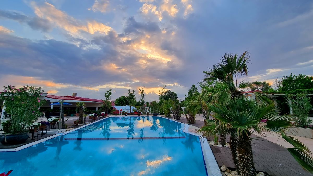 Numărul de turiști înregistați anul trecut în unitățile clasificate din România a depășit nivelul din 2019