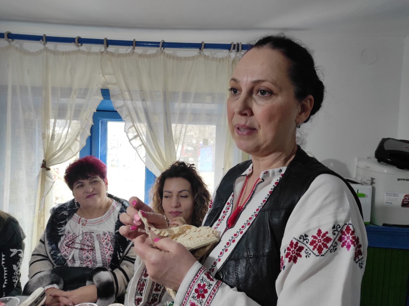 AUDIO | Atelier demonstrativ de confecționat mărțișoare, la Vișina, în județul Tulcea