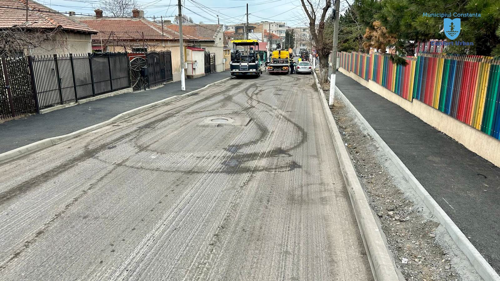 CONSTANŢA: Se asfaltează strada Pictor Nicolae Grigorescu din cartierul Anadalchioi. Traficul rutier este restricţionat
