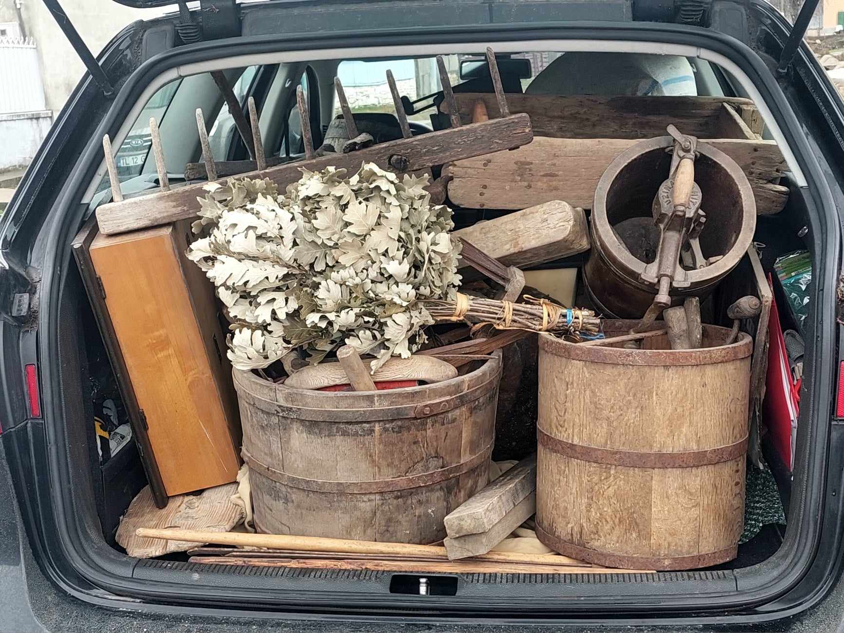 Peste o sută de obiecte tradiționale dobrogene din localitatea tulceană Slava Cercheză au intrat în patrimoniul Muzeului de Artă Populară Constanța