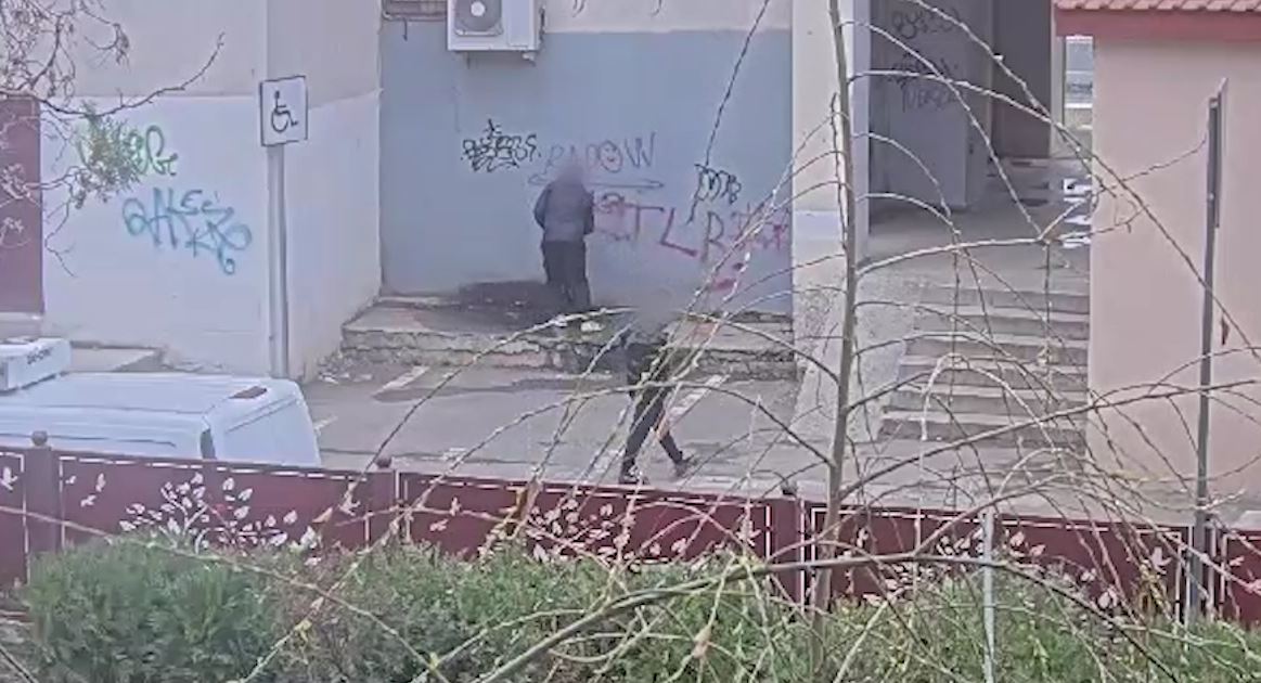 CONSTANȚA/VIDEO: Minor identificat de polițiști după ce a vandalizat peretele unui imobil