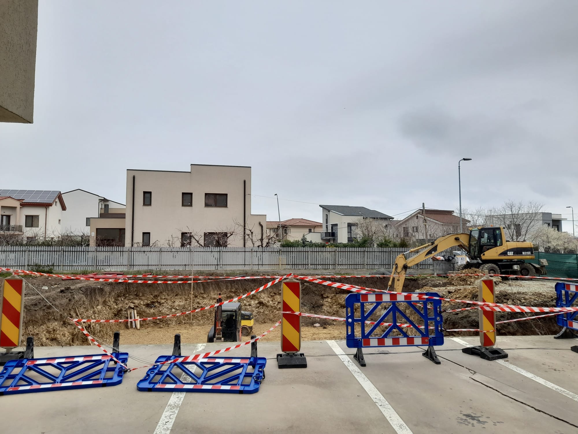 Garda de Mediu Constanţa a făcut verificări în cazul terenului care s-a surpat în Palazu Mare, afectând blocurile din apropiere