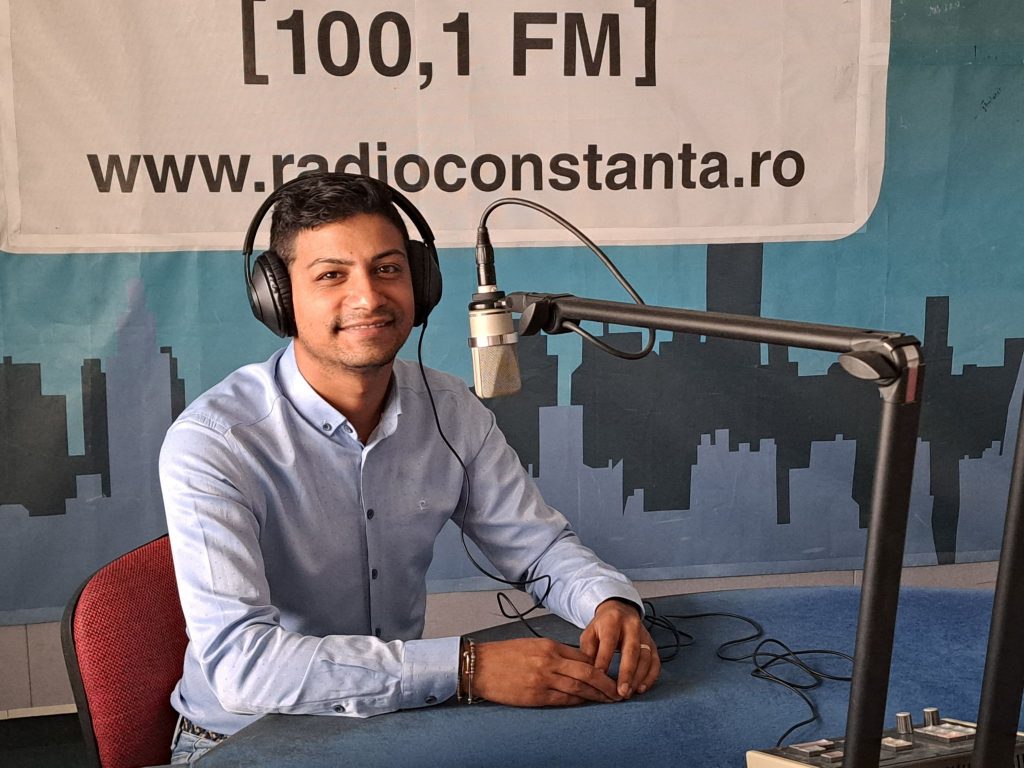 Actorul și autorul Abdul-Cair Latip lansează volumul de poezie „Sub streașina luceafărului de sidef”