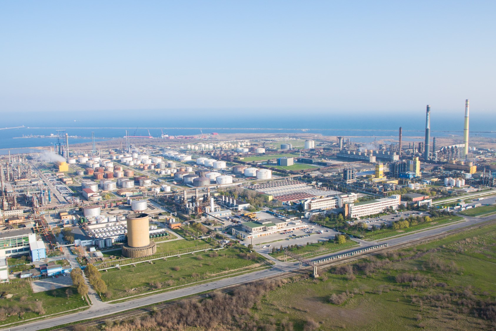 Ce spun reprezentanții Rompetrol Rafinare despre incendiul produs vineri
