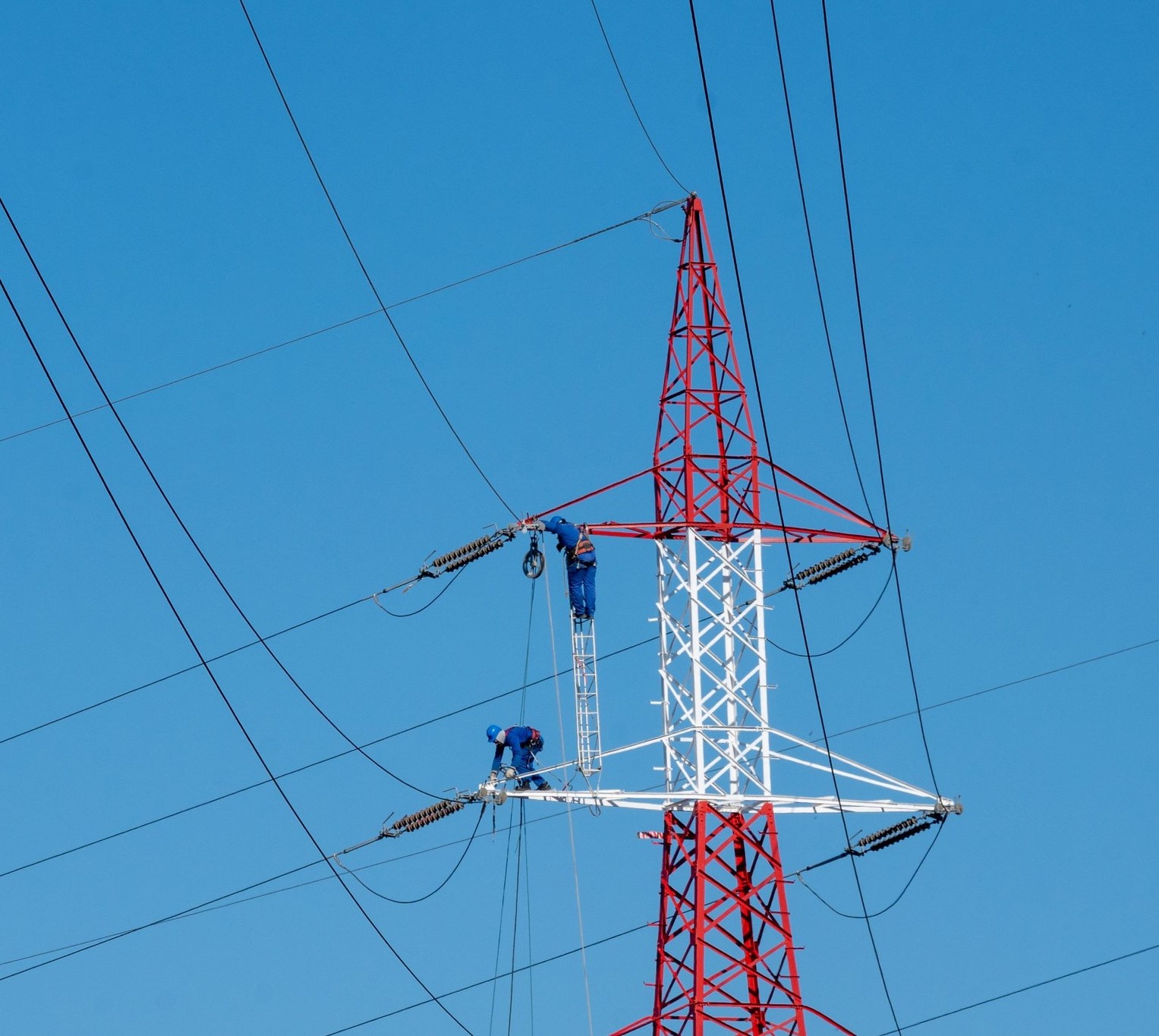 CONSTANȚA – MEDGIDIA: Linii de înaltă tensiune și stații de transformare, modernizate cu 11 milioane de lei