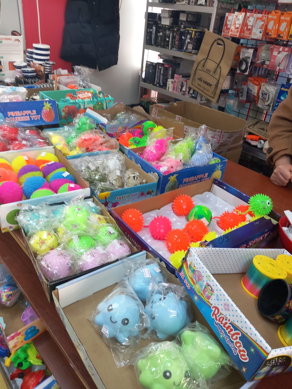 FOTO | CONSTANȚA: Magazinele de produse chinezești, amendate cu 84.000 de lei de către comisarii CJPC