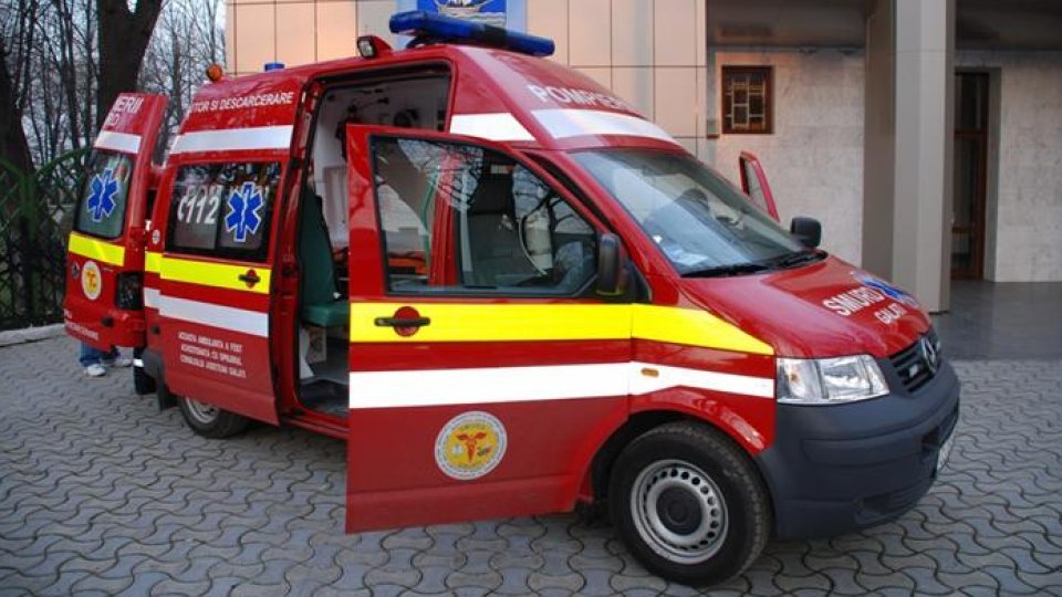 CONSTANȚA: Bătrână lovită într-o scară de bloc, transportată la spital
