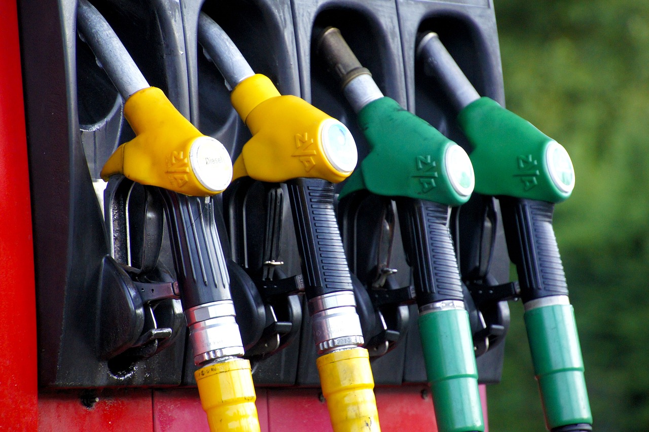 Prețurile la carburanți, în creștere ușoară