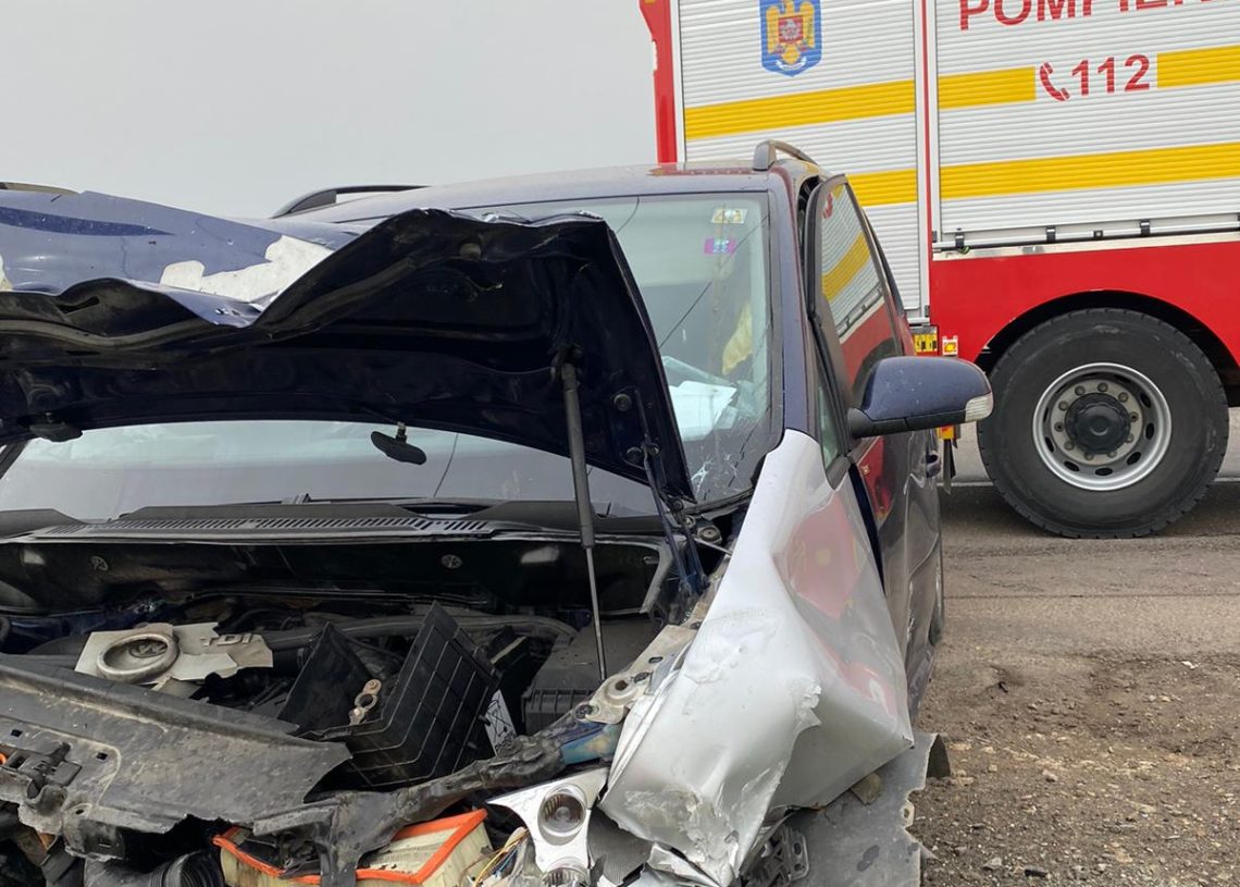 FOTO: Accident rutier cu trei mașini, pe varianta Ovidiu – trei persoane au fost rănite