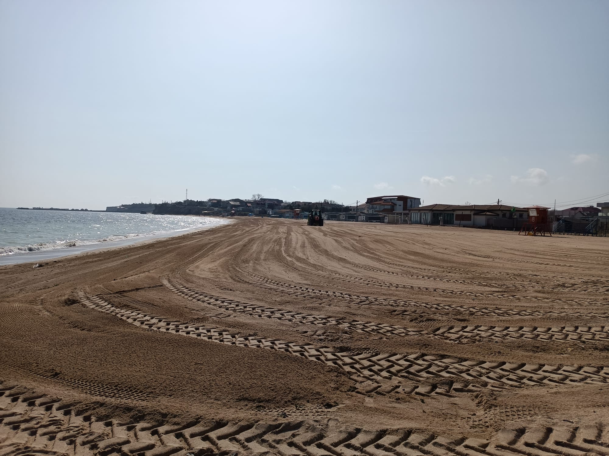 Pregătiri pe plajele litoralului românesc. Primii turiști sunt așteptați de 1 Mai