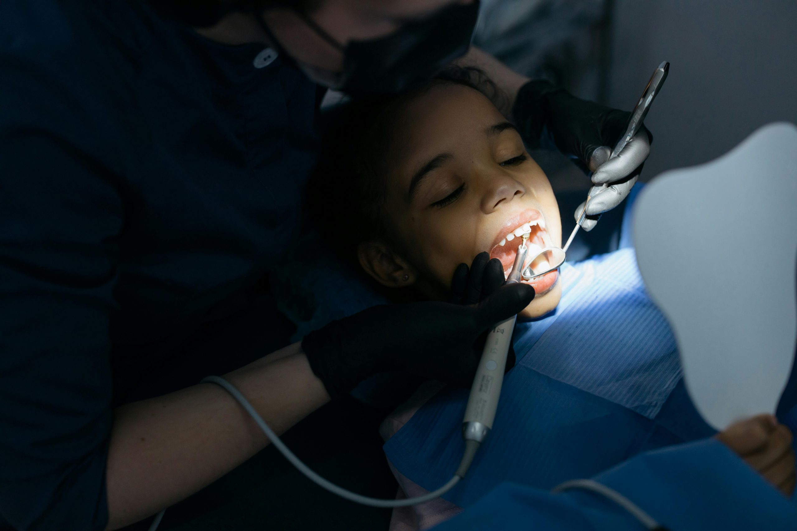 Peste 70 la sută din copiii cu dentiție primară au de suferit din cauza cariilor