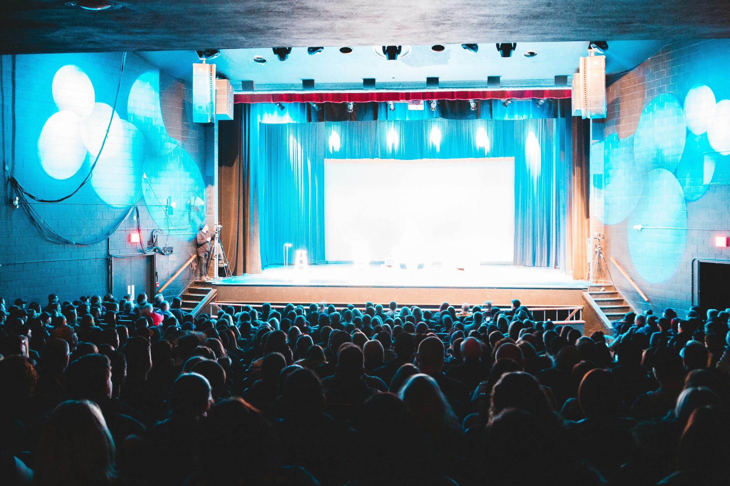 27 martie, Ziua Mondială a Teatrului. Ce mesaje au transmis actorii constănţeni