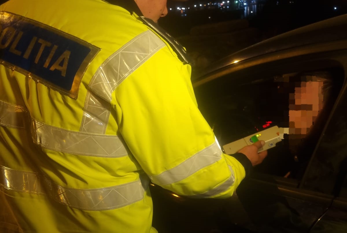 TULCEA: Șofer băut și posibil drogat scos din trafic de polițiști