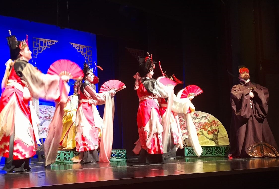 FOTO-AUDIO | „Privighetoarea”, un spectacol pentru copii ce aduce atmosfera Chinei în inima Tomisului