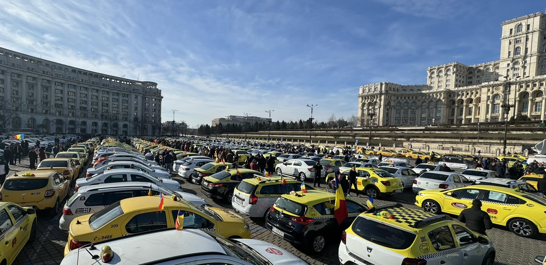 Taximetriștii reiau protestele în Piața Constituției din Capitală