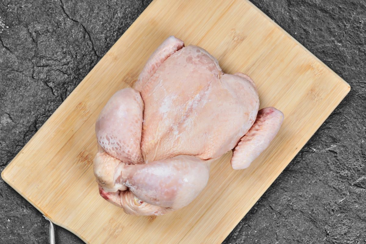 Alertă alimentară: Produse de pasăre cu Salmonella în magazinele Penny