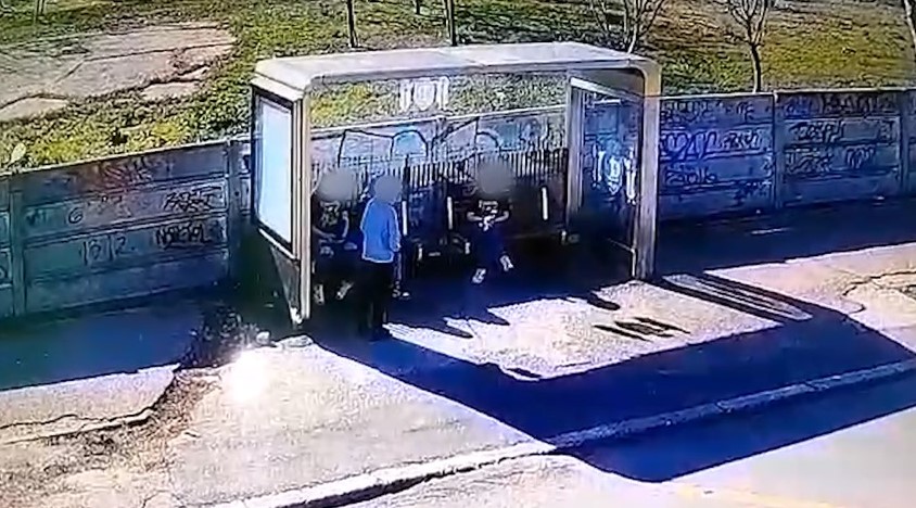 CONSTANȚA: Stație de autobuz vandalizată de un minor