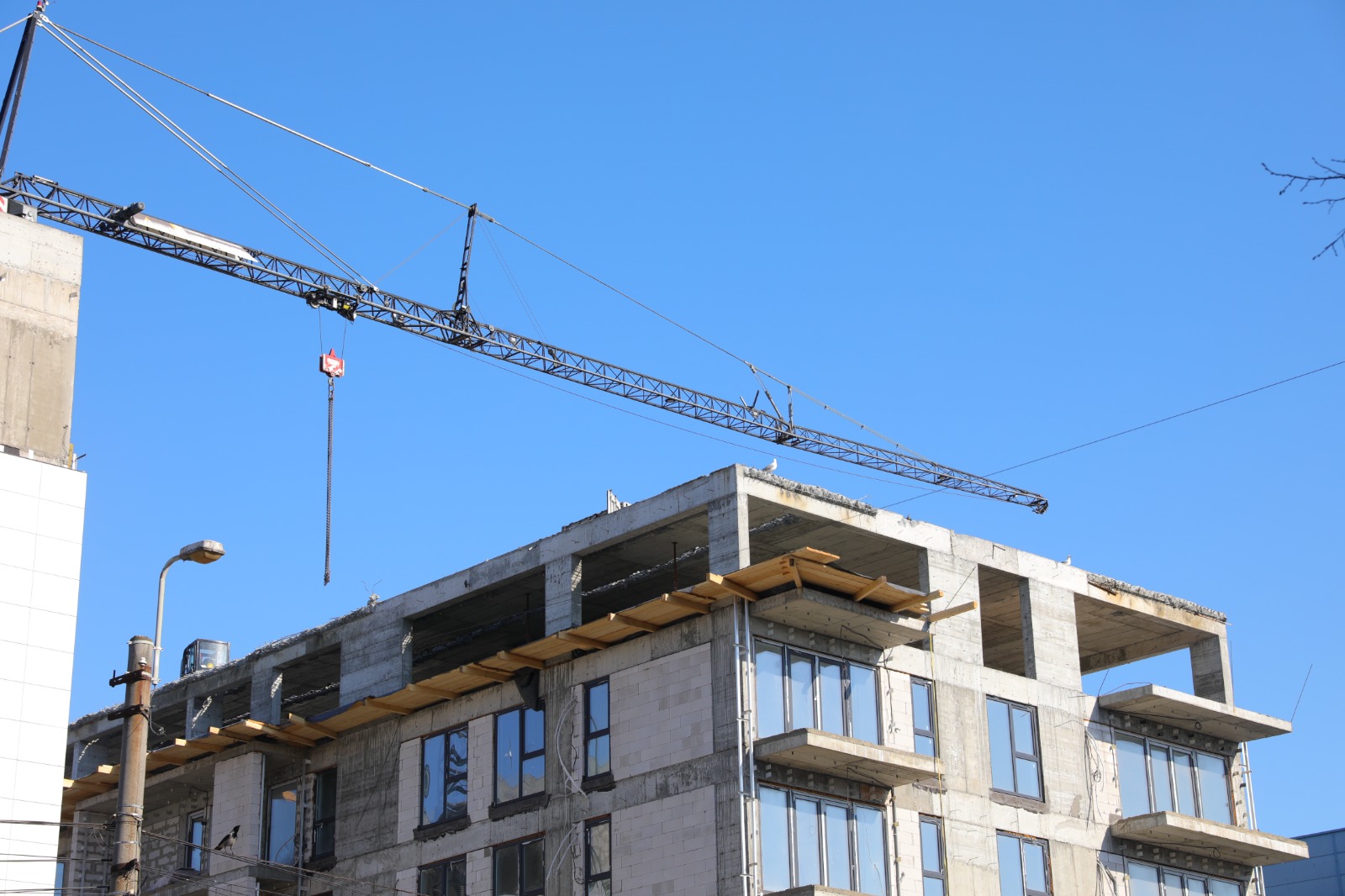 CONSTANȚA: Construcții ridicate ilegal. Investitorul este obligat să le dărâme