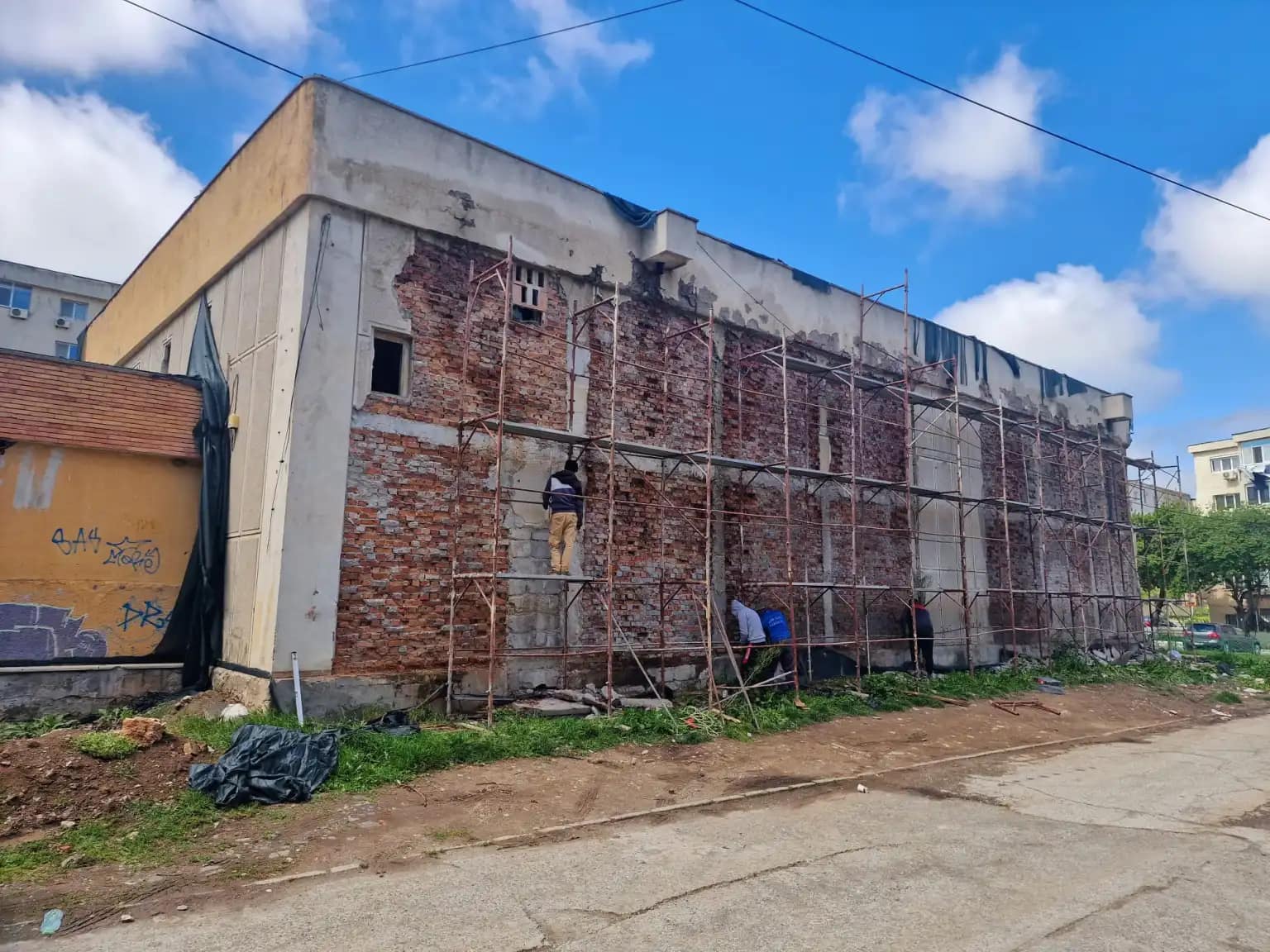 MANGALIA: A început reabilitarea Cinematografului „Pescăruș”