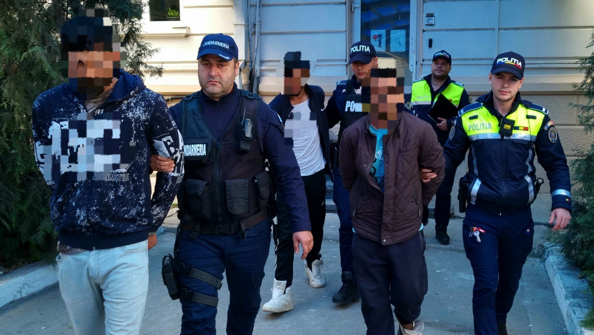 UPDATE / Patru bărbaţi din Cobadin au fost reţinuţi pentru mai multe infracţiuni, printre care lovire sau alte violențe şi violare de domiciliu
