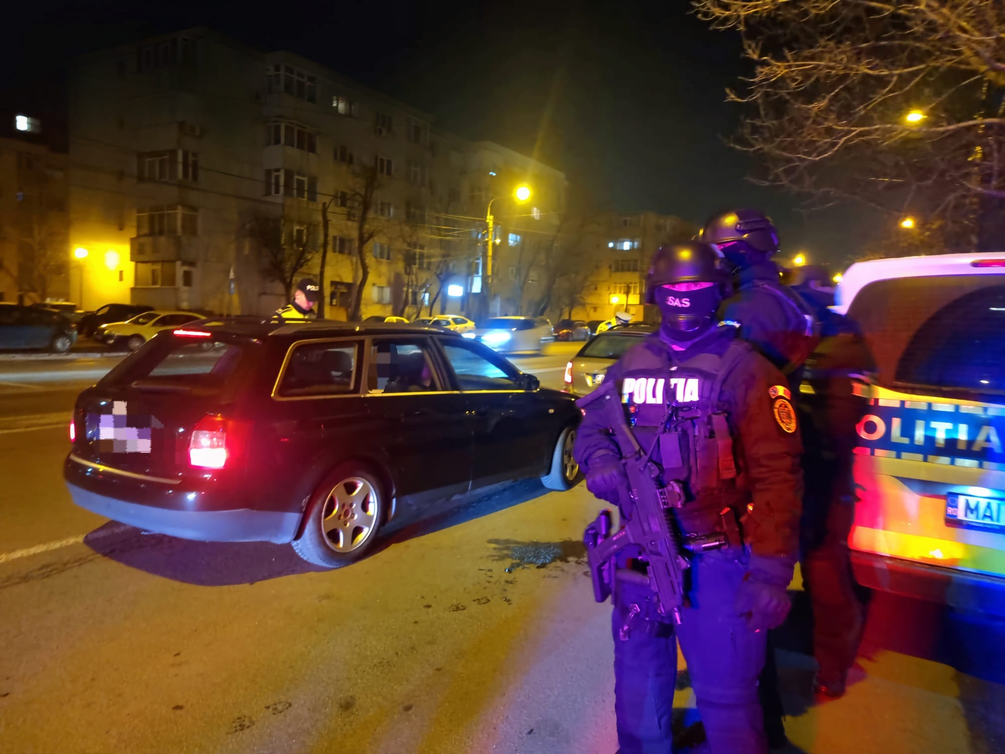 Un bărbat fără permis de conducere pentru nicio categorie şi posibil drogat, oprit de poliţişti pe bulevardul Mamaia Nord