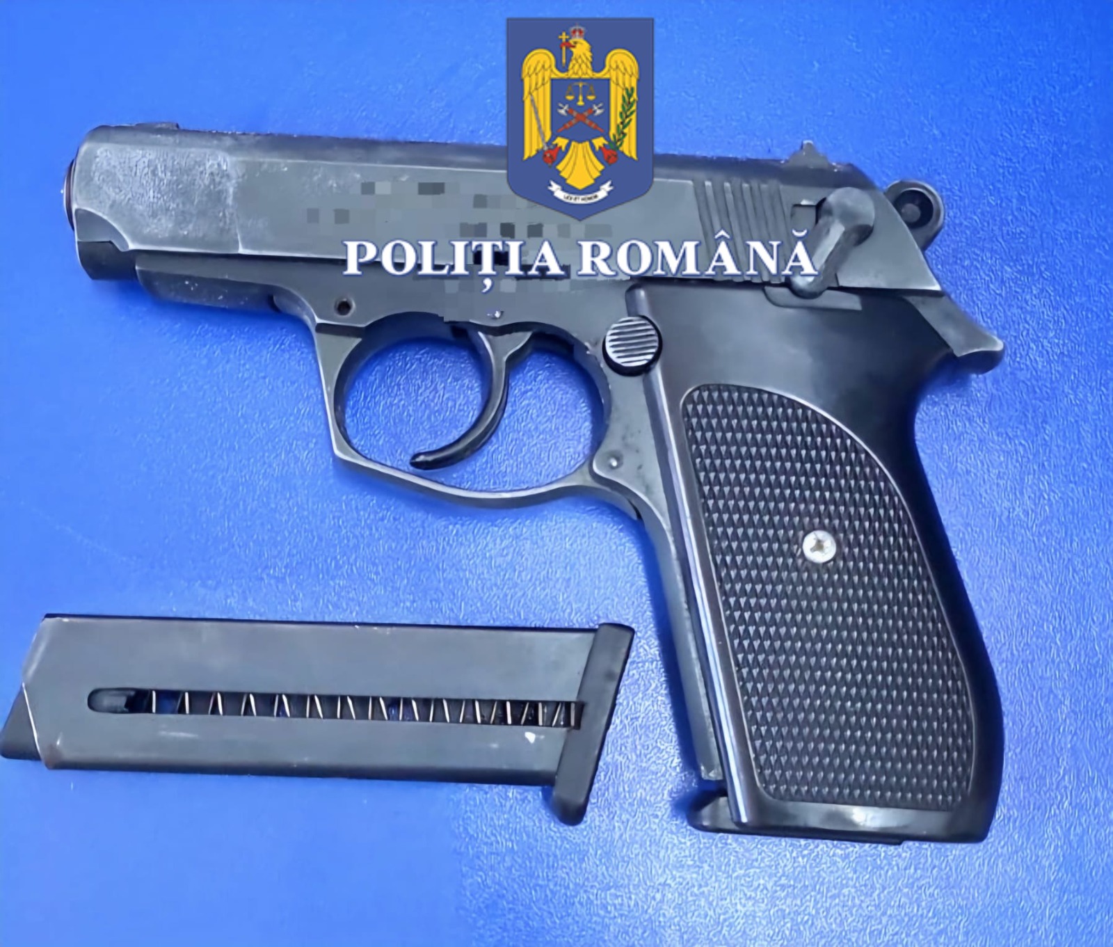 Dosar penal în cazul unui bărbat care deţinea o armă neletală de autoapărare, dar avea permisul suspendat