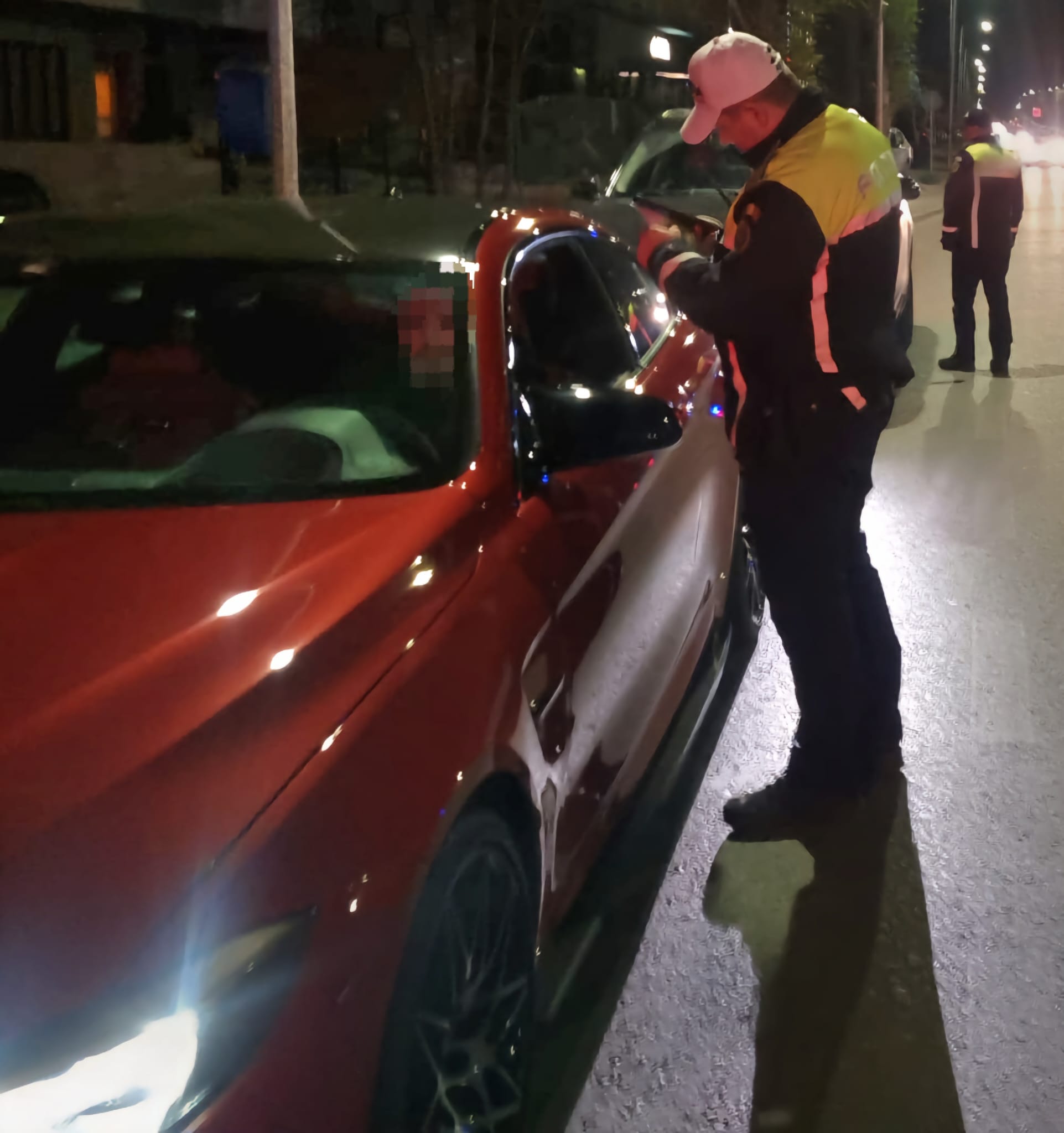 Un bărbat care se afla sub influenţa băuturilor alcoolice, oprit în trafic de poliţiştii constănţeni