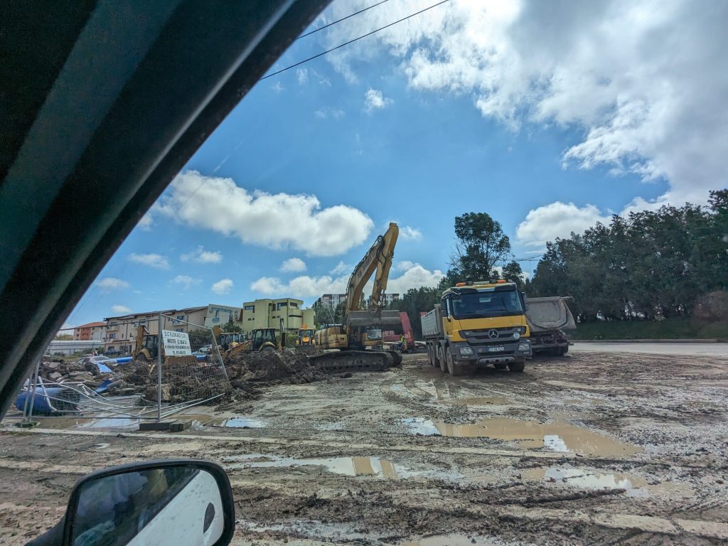 gropi, santier Baba Novac - foto - Bogdan Comsa