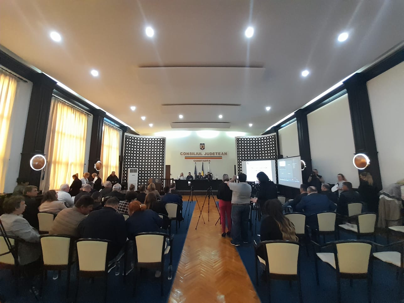 Consilierii judeţeni constănţeni se vor întruni în şedinţă peste cinci zile. Atunci ar putea fi adoptate amendamentele aduse de Uniunea Elevilor Reprezentanți
