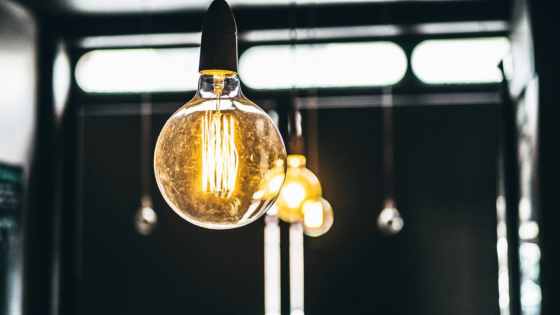 AUDIO: Producerea de energie este un obiectiv prioritar, dar ce facem când avem prea multă energie electrică?