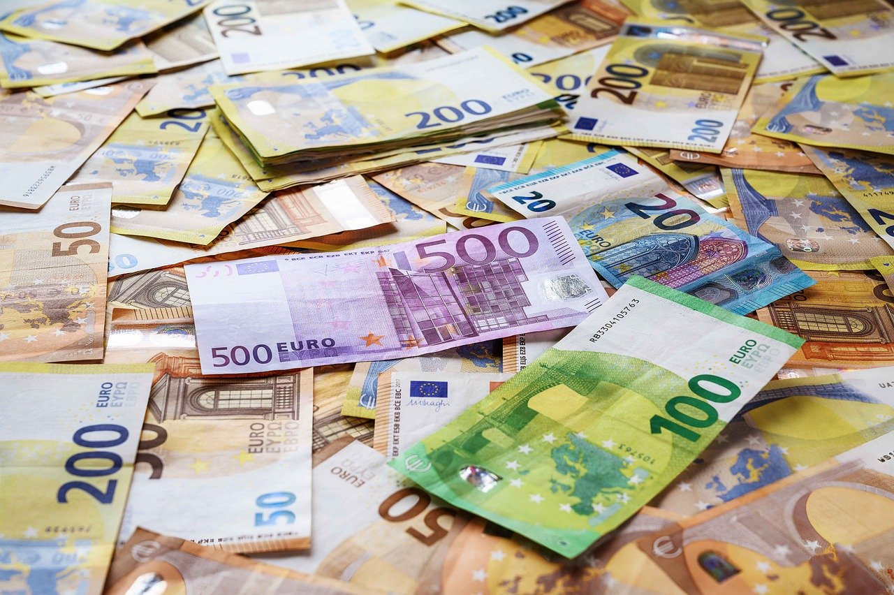 AUDIO | Noi măsuri de sprijin financiar pentru firme. Cererile se pot depune începând de astăzi