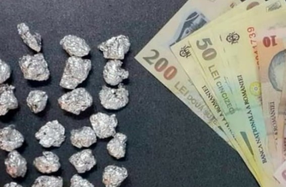 CONSTANȚA: Femeie depistată de polițiști în timp ce vindea substanțe interzise în Piața Griviței