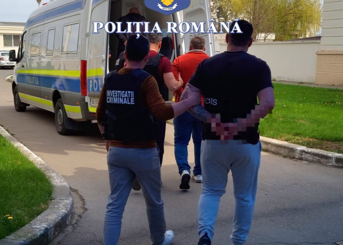 CONSTANȚA: Bărbați reținuți pentru că au furat motorină din rezervoarele autocamioanelor